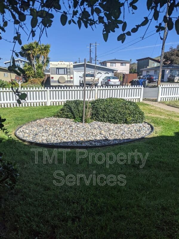 Morro Bay House: 450 Hillview Street