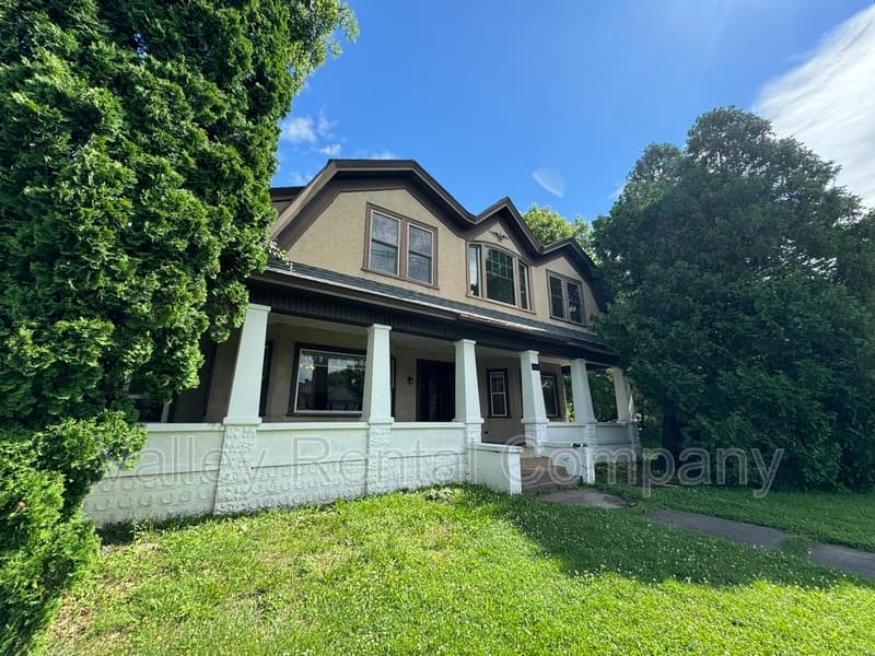 Sunderland House: 66 Old Amherst Road