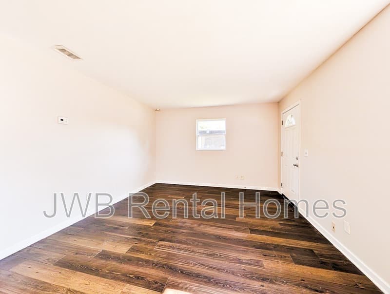 Jacksonville House: 3330 Marlo St