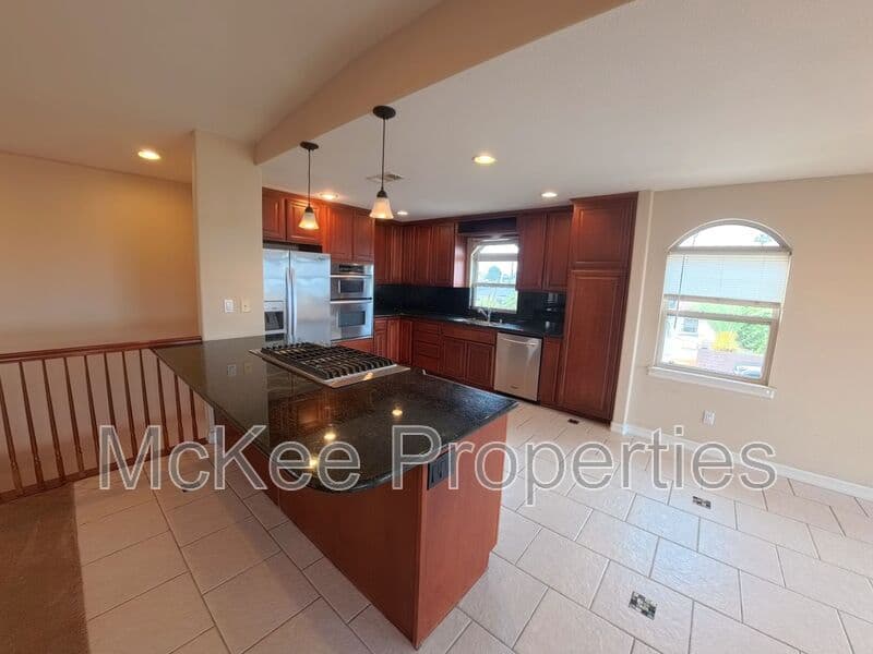 Imperial Beach House: 525 12th Street