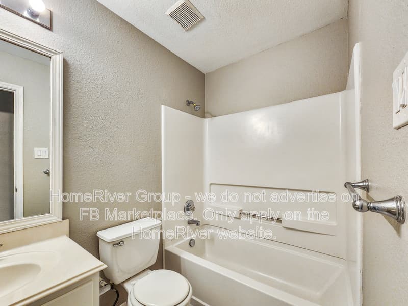 Baytown House: 10606 Gold Finch Rd