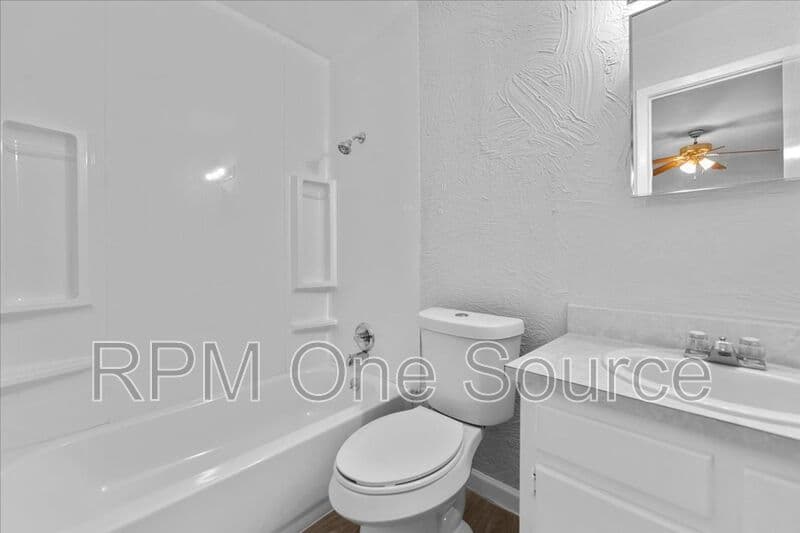 Allen House: 901 Wandering Way