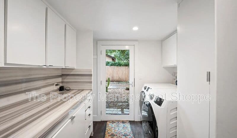 Ojai House: 820 Foothill Lane
