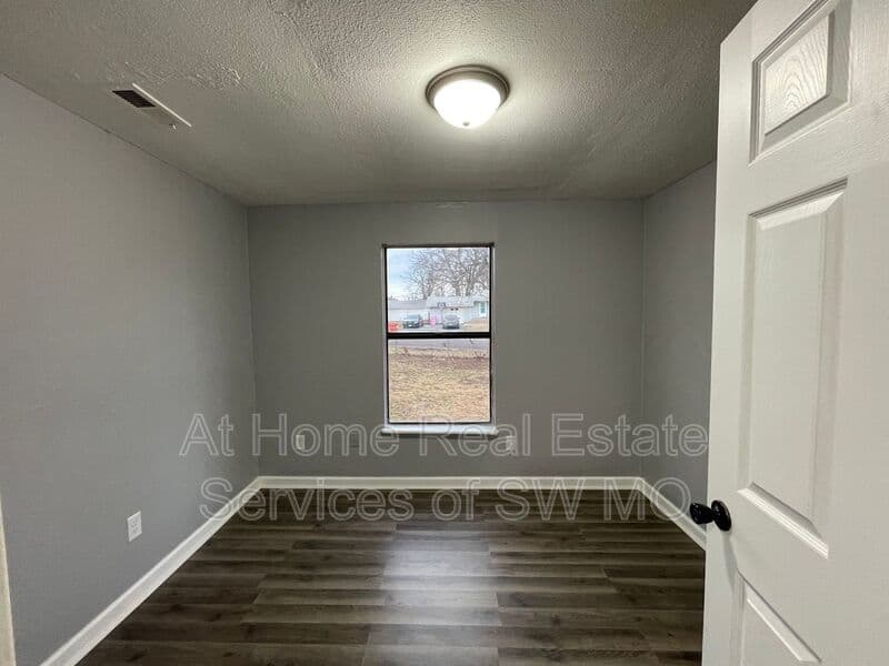 Springfield House: 2826 W Olive St