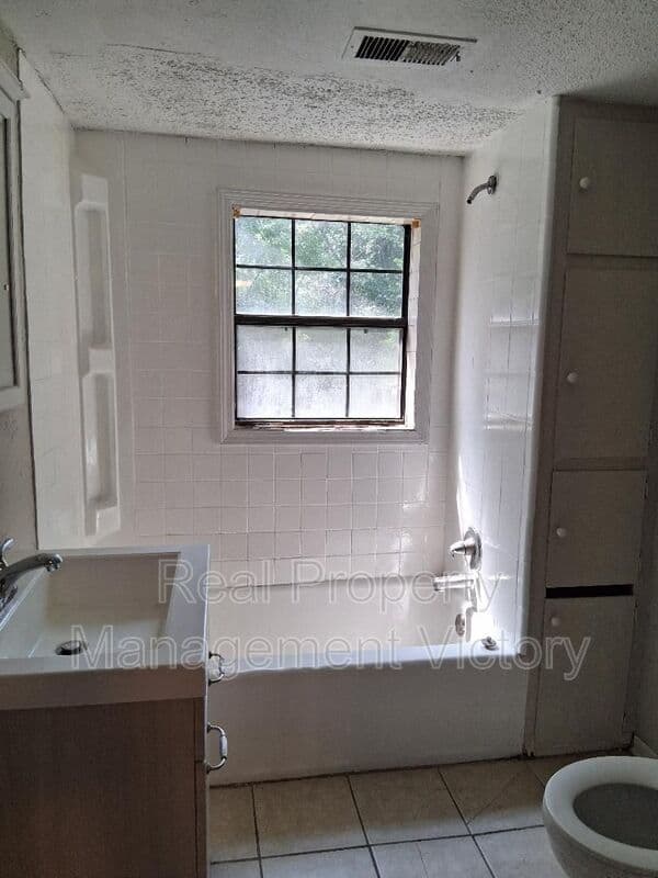 Bessemer House: 1116 potter Avenue