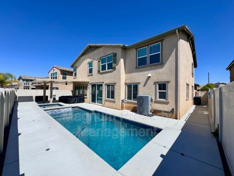 Murrieta House: 30197 Slate St