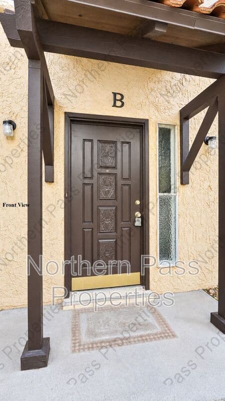 El Paso Townhome: 11108 Vista Lago