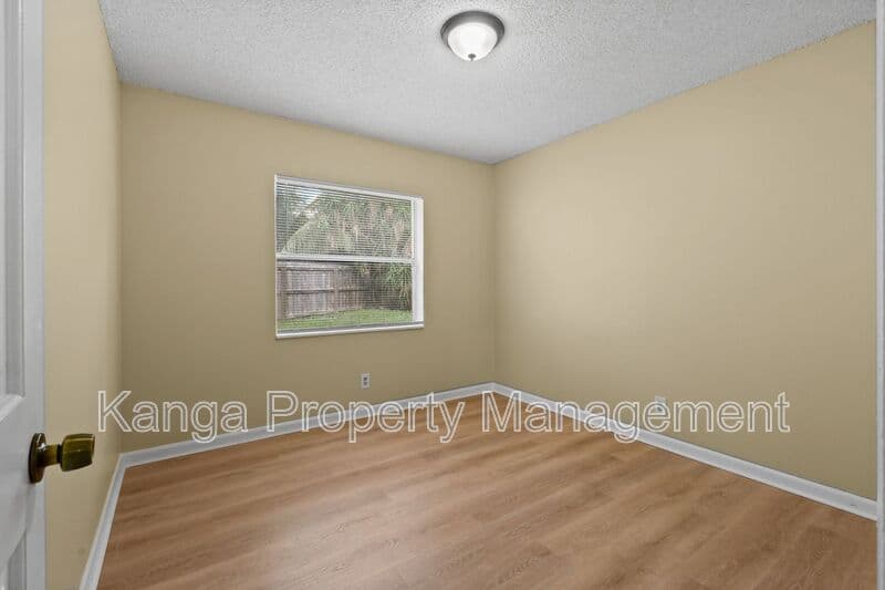 Greenacres House: 6126 Wauconda Way E