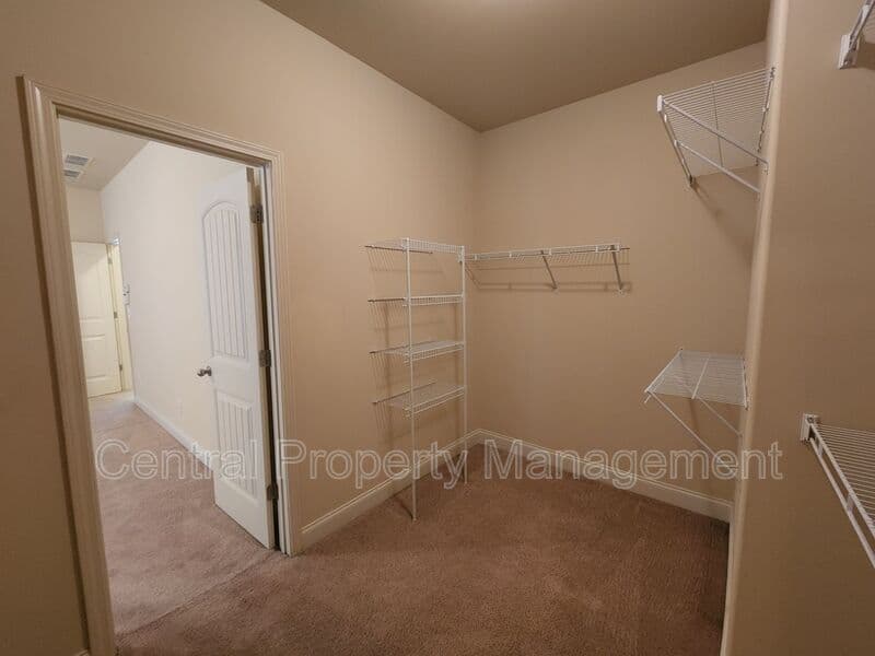 Simpsonville House: 265 Meadow Blossom Way
