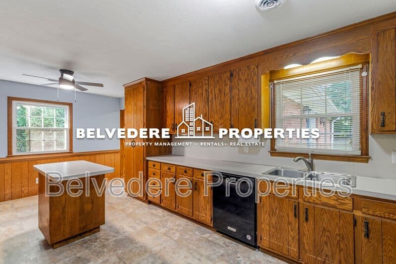 Greensboro House: 3931 Manila Road