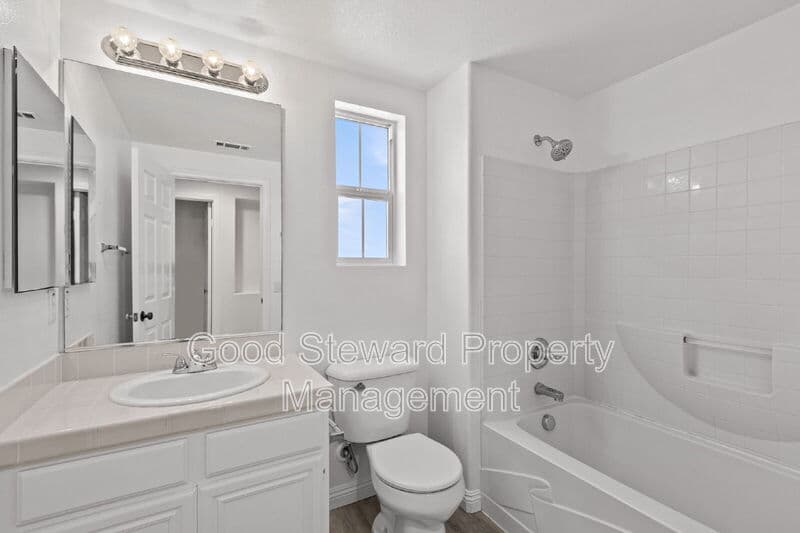 Ladera Ranch House: 6 Lindenwood Farm