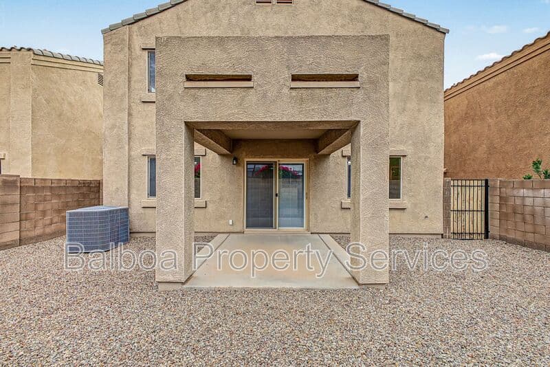 Florence House: 6135 E Paradise Ln