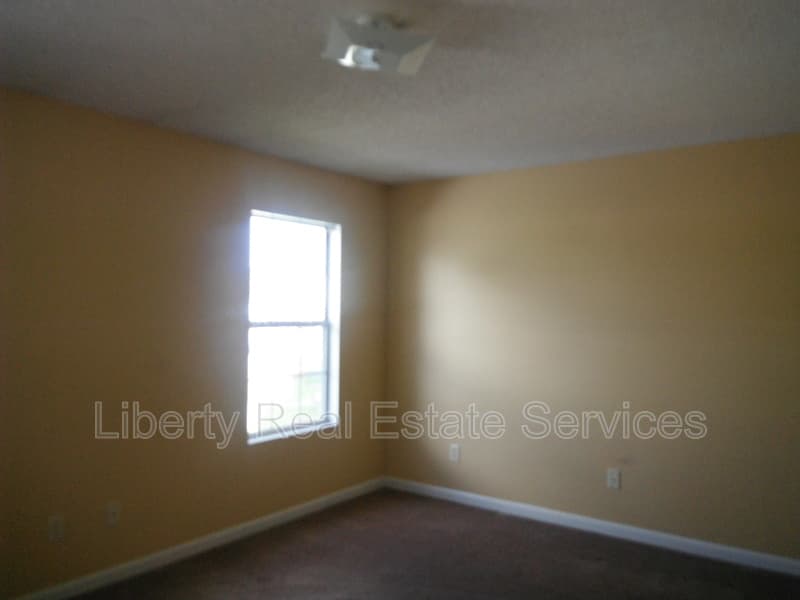 Hinesville House: 1100 Pineland Ave