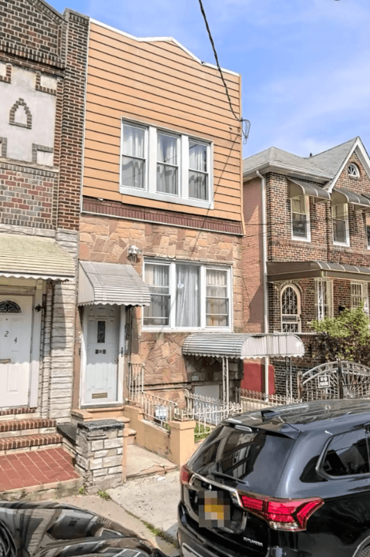 Brooklyn House: 210 East 55th Street