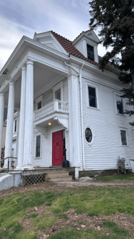 Auburn Apartment: 243 main st