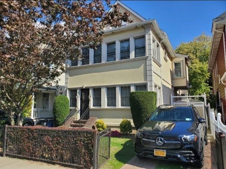 Brooklyn Single Room: 325 E 8th street