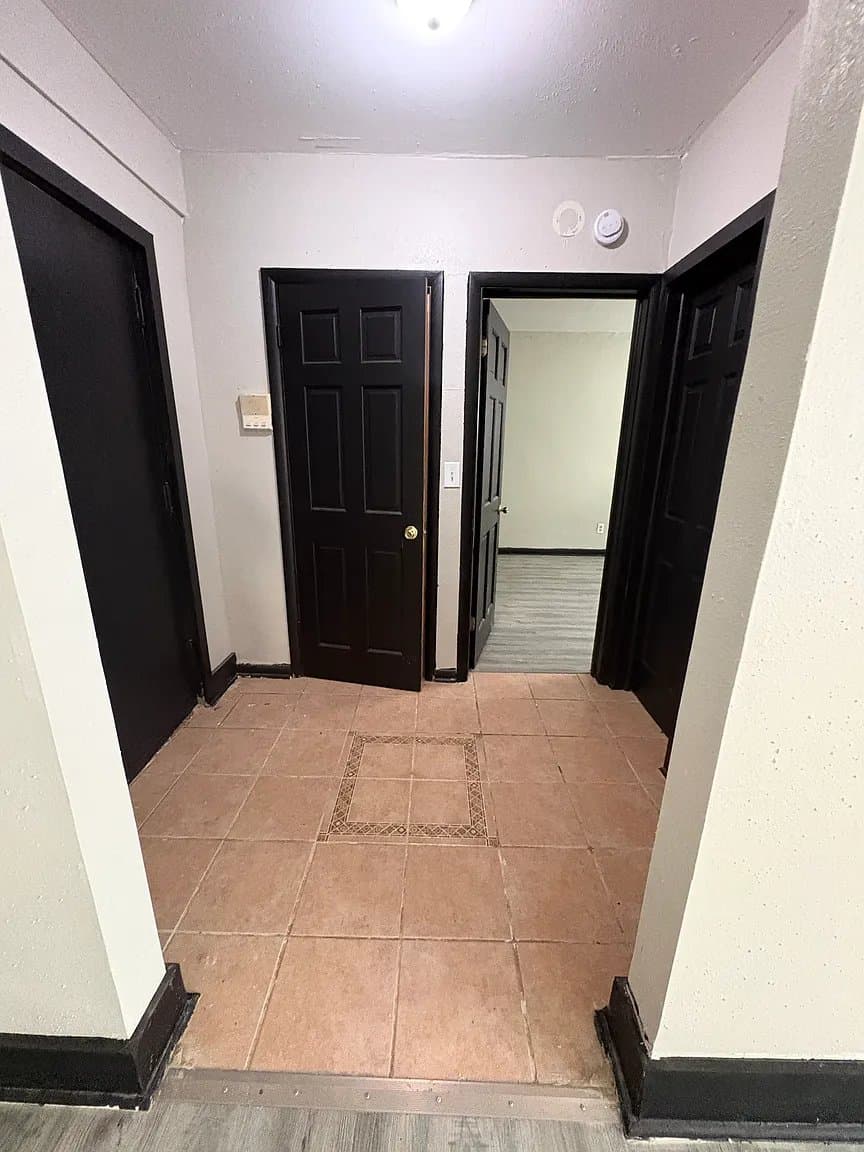 Milwaukee Apartment: 843 N 24th St