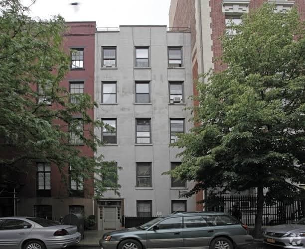 New York Apartment: 49 West 11th Street and 6th Avenue