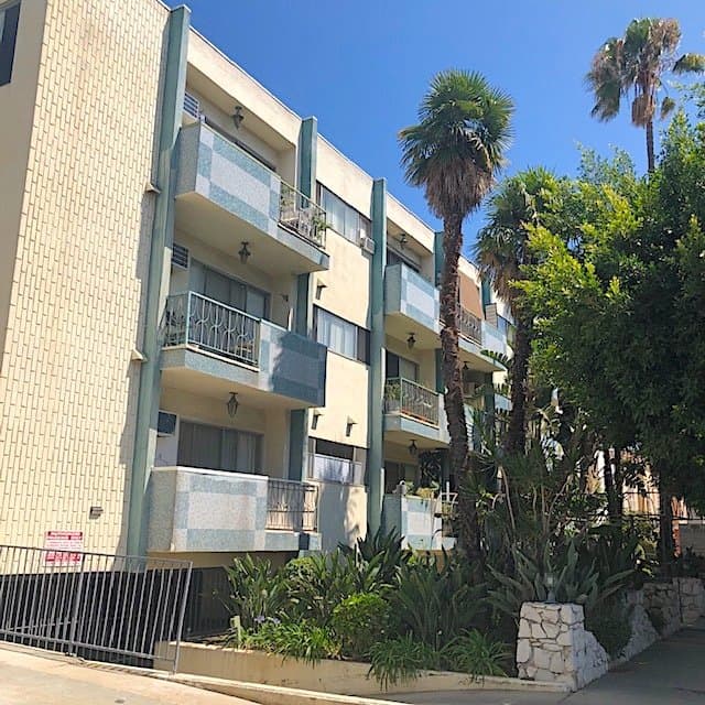 Los Angeles Apartment: 428 N Hayworth Ave