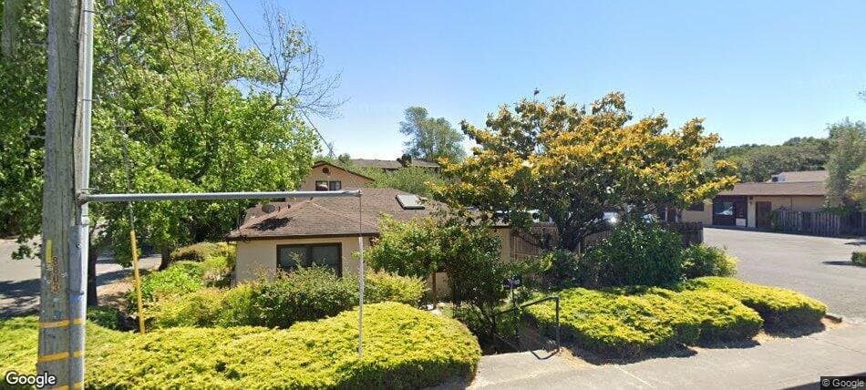 Petaluma House: 300 magnolia avenue