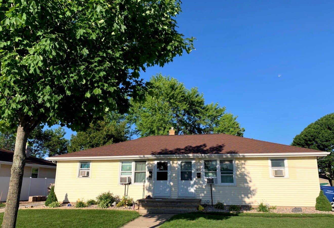 Combined Locks House: 120 Daniel Ct