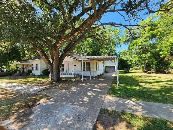 Bossier City House: 229 Adair St