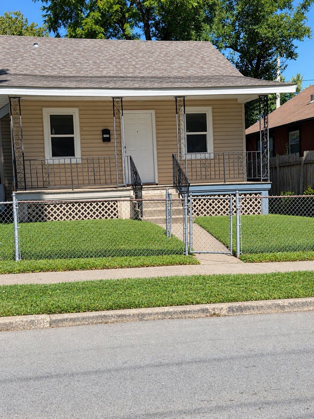 Kansas City House: 2404 E 59 ST
