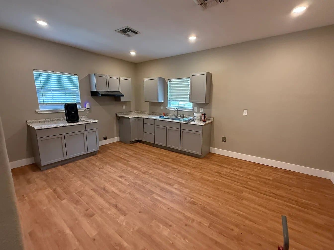 San Antonio House: 802 Menchaca St