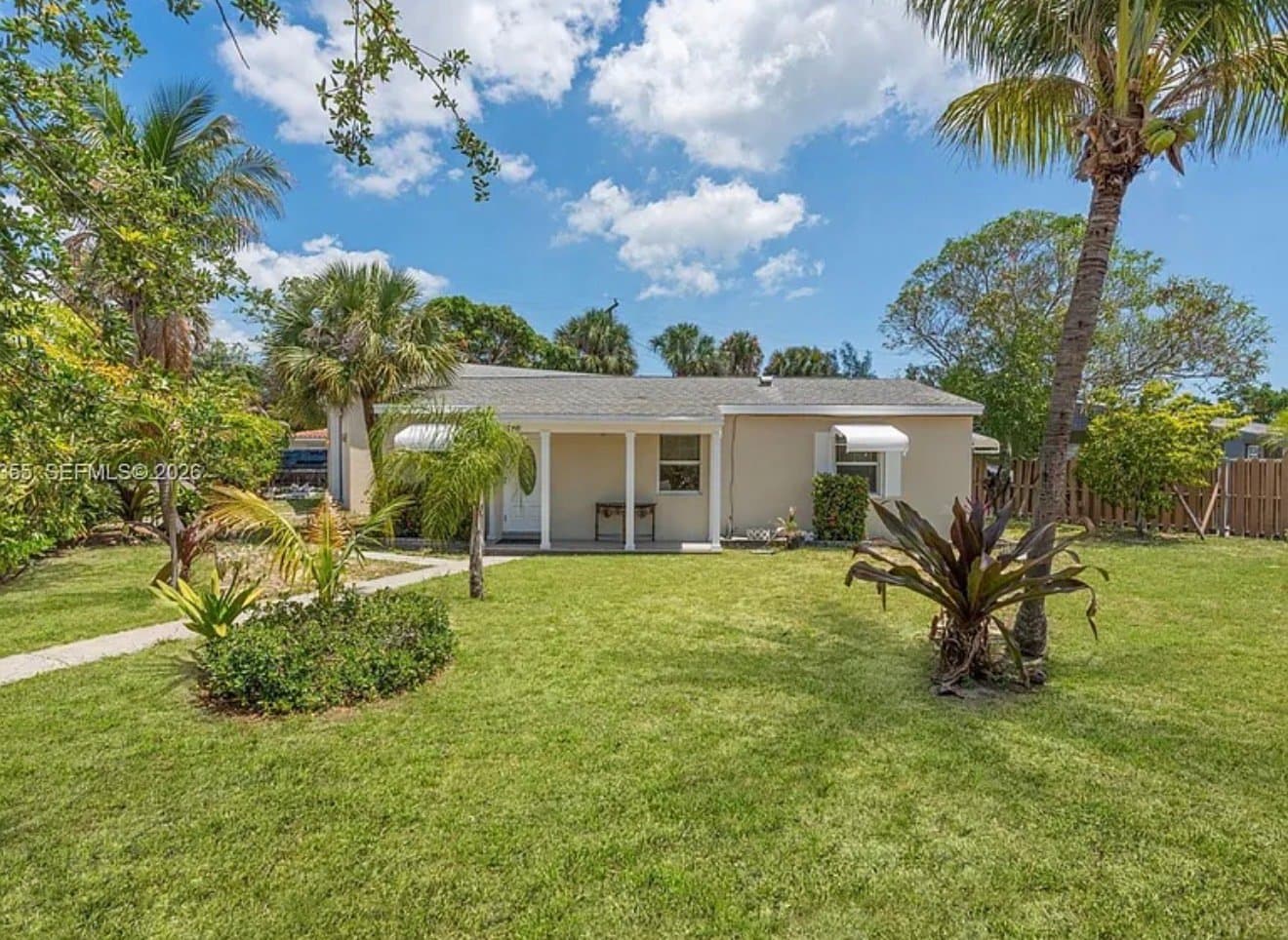 Riviera Beach Apartment: 376 14th street