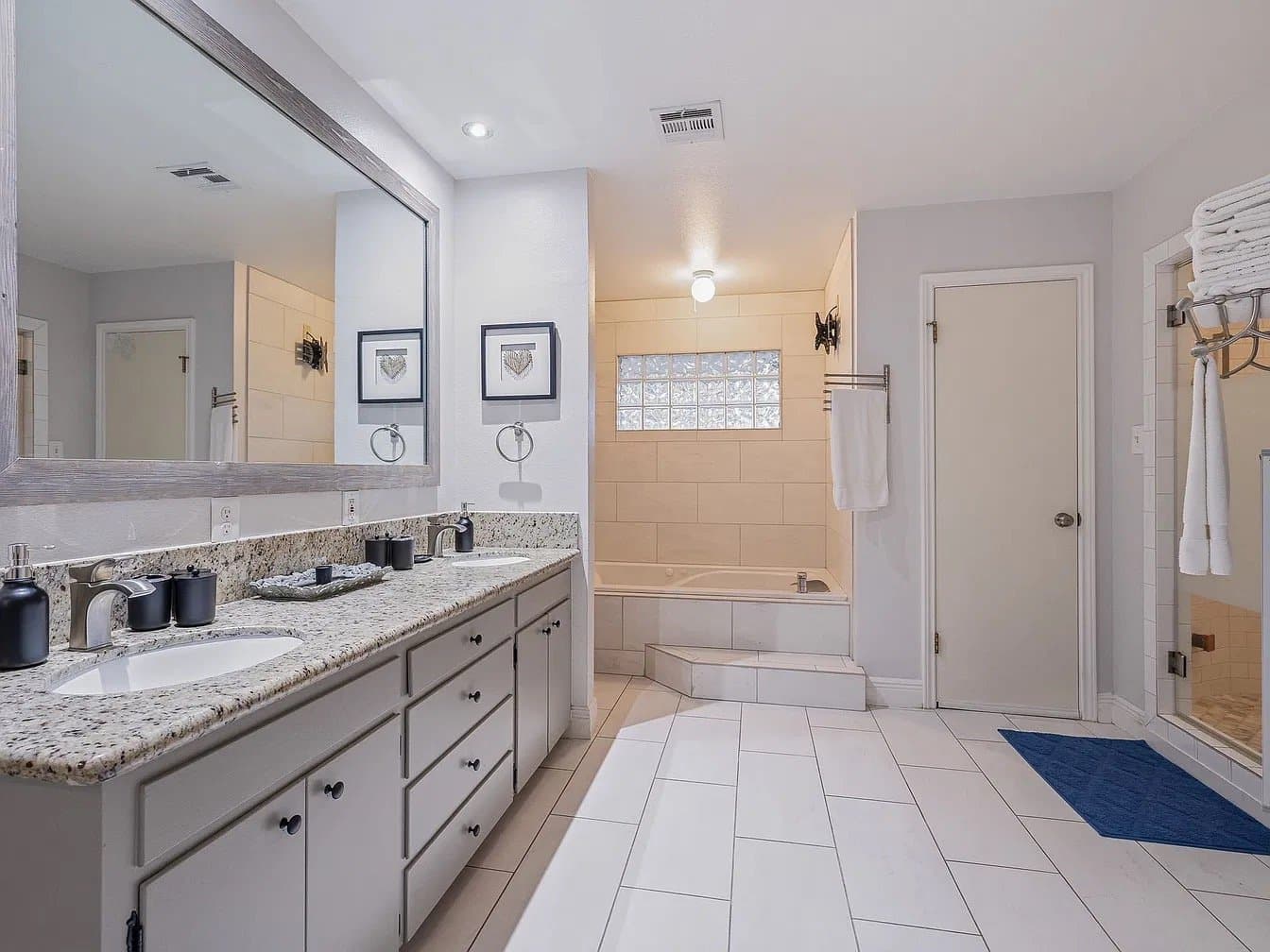 San Antonio House: 3714 Hundred Oaks Dr