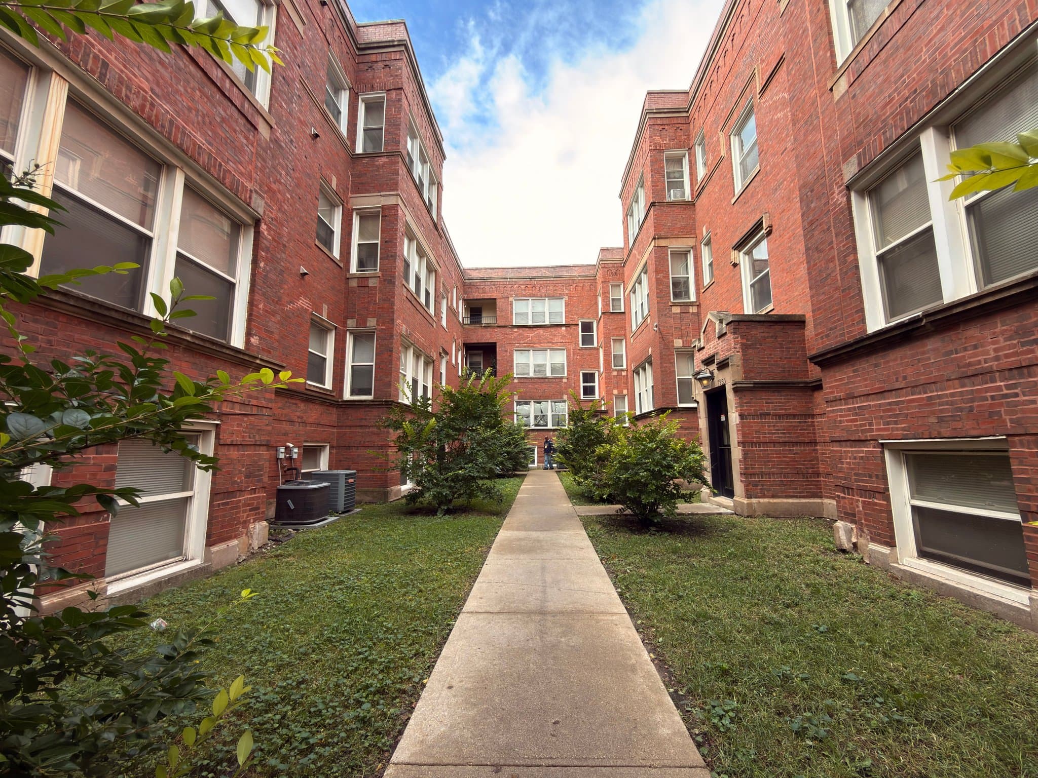 Chicago Apartment: 7252 s Yates Blvd
