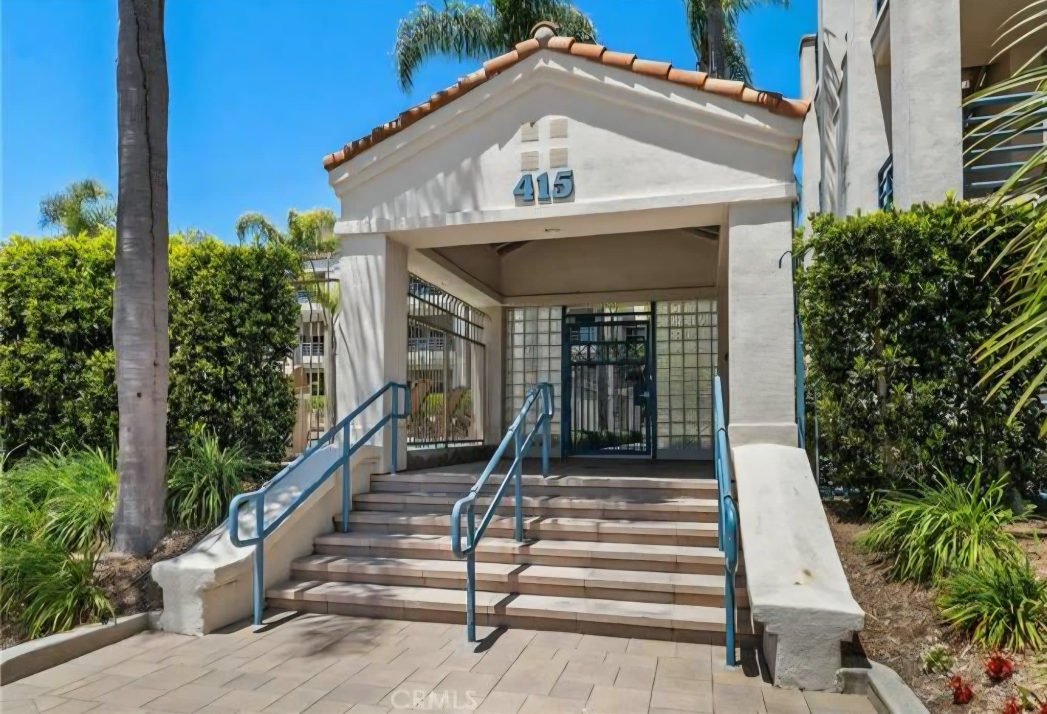 HUNTINGTON BEACH Condo: 415 Townsquare Lane