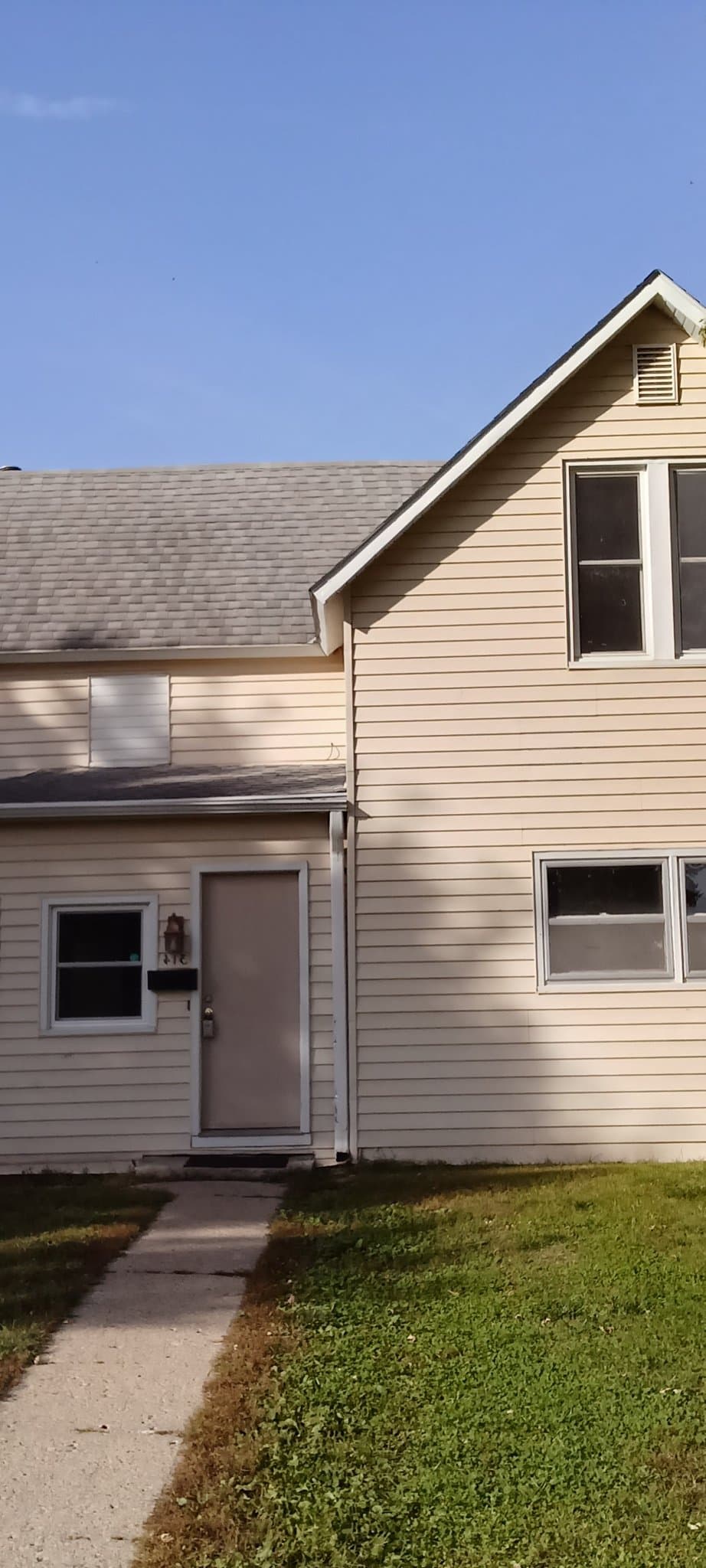 Carroll House: 314 N Crawford St