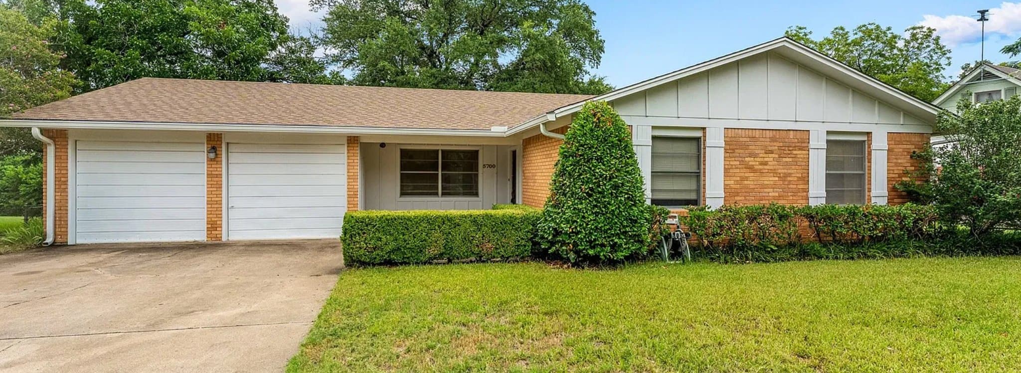 Waco House: 5700 Westlawn Dr