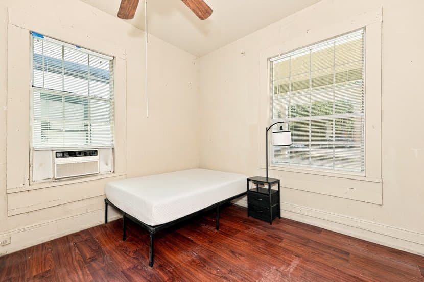 Denison Single Room: 617 W Gandy St
