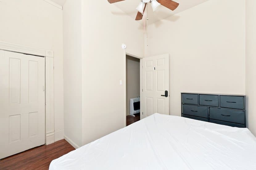 Denison Single Room: 617 W Gandy St