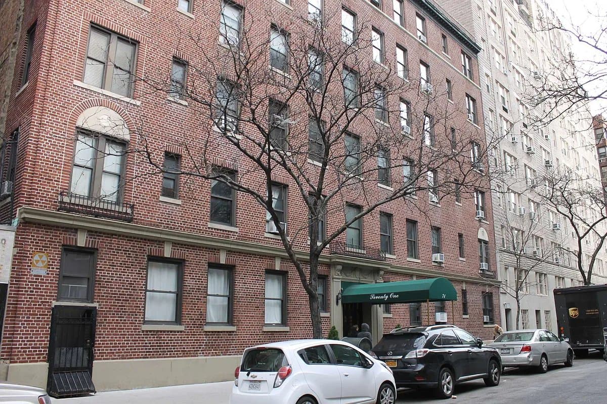 New York Apartment: 71 West 12th Street and 6th Ave