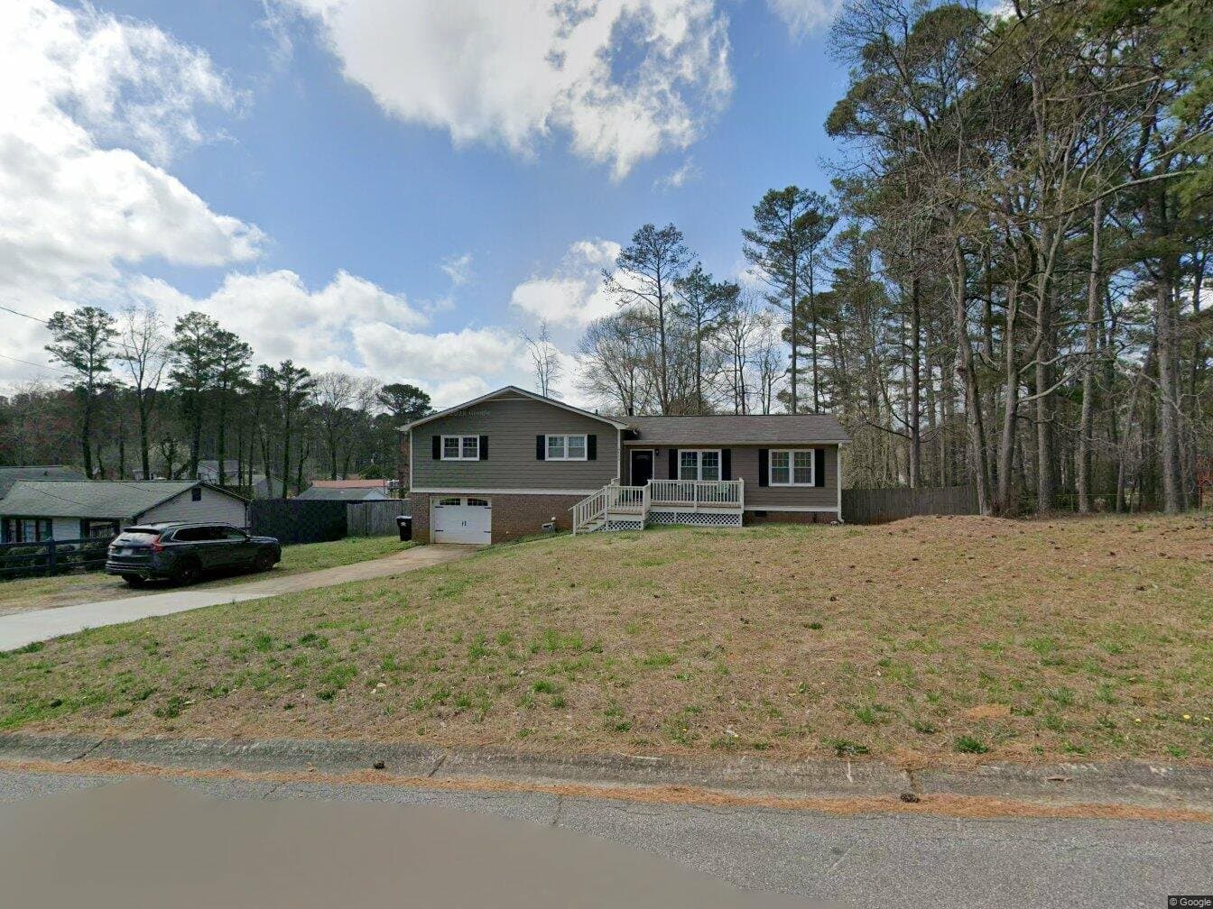 Acworth House: 6473 Dearborn Dr