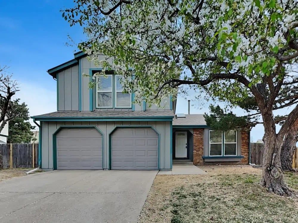 Denver House: 19192 E Chaffee PL