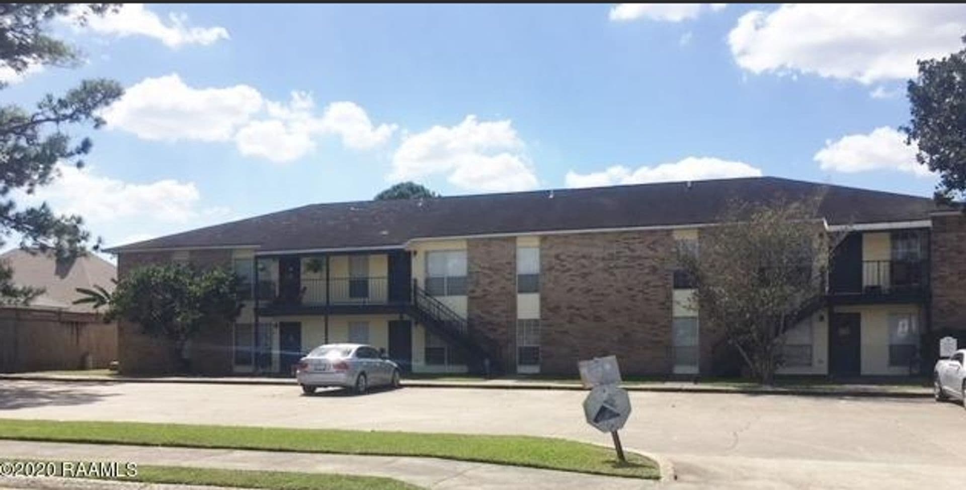 Lafayette House: 610 Pillette Rd. Unit 219