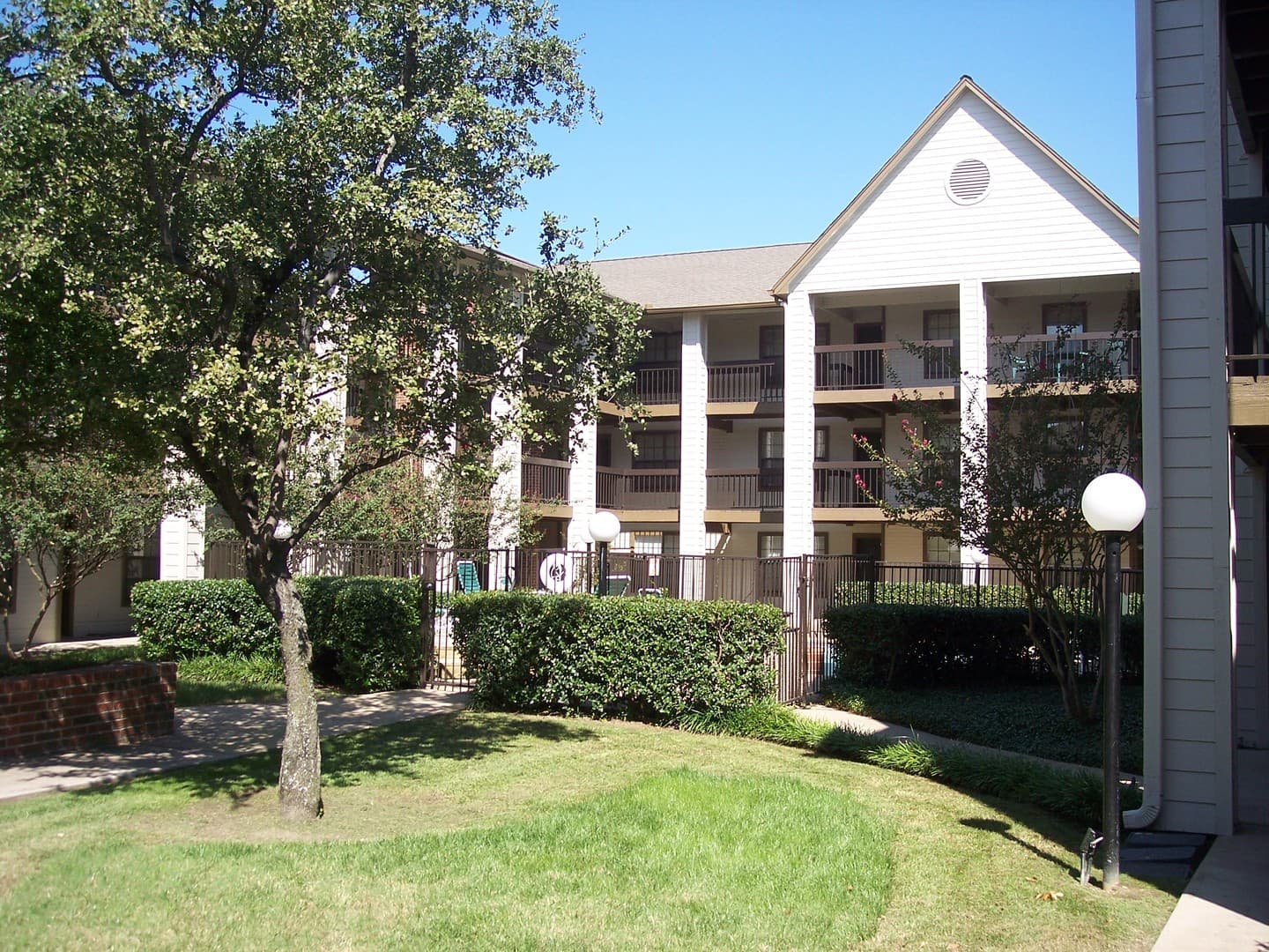 Denton Apartment: 218 North Texas Boulevard