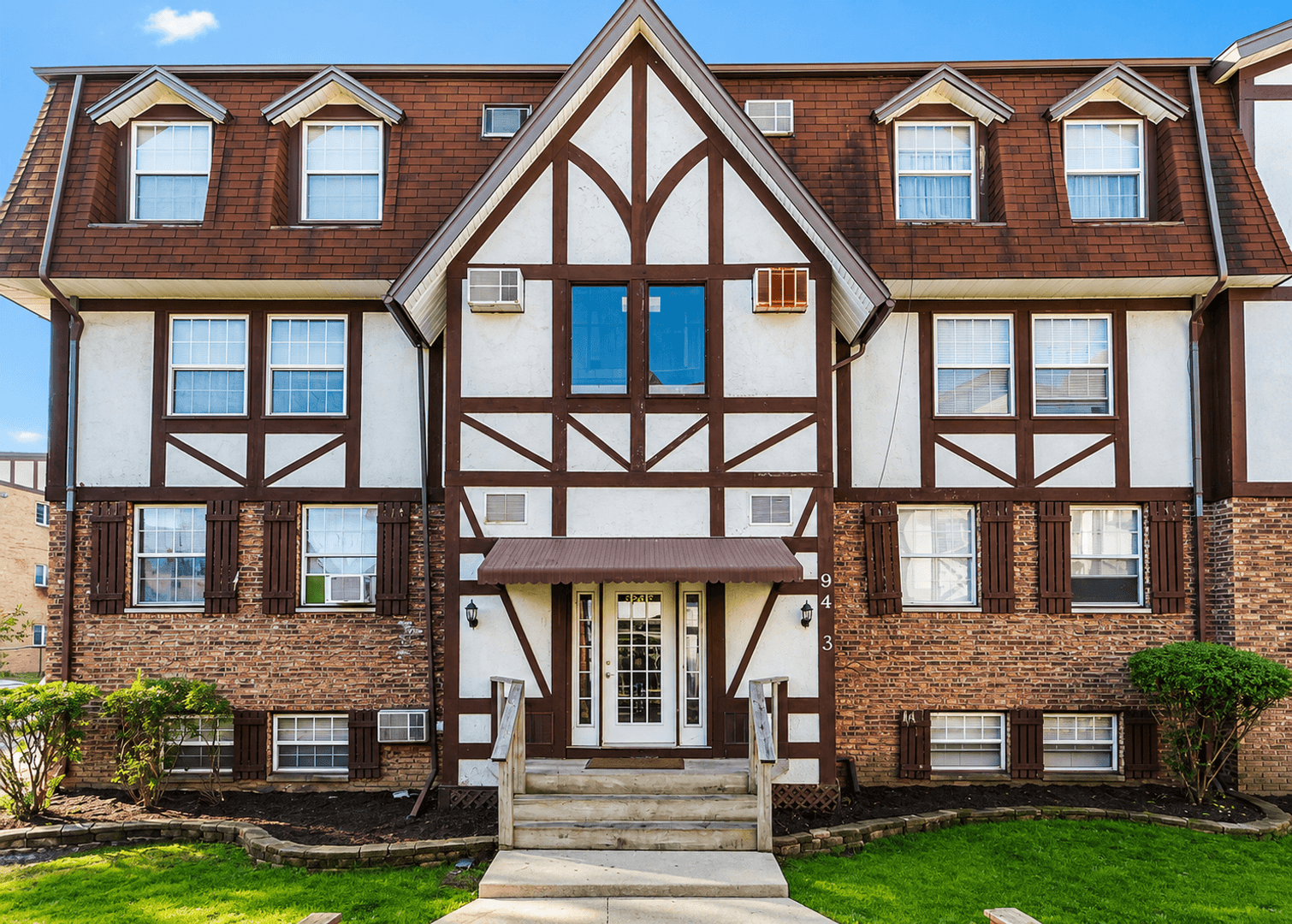 Hickory Hills Apartment: 9433 S 86th Court