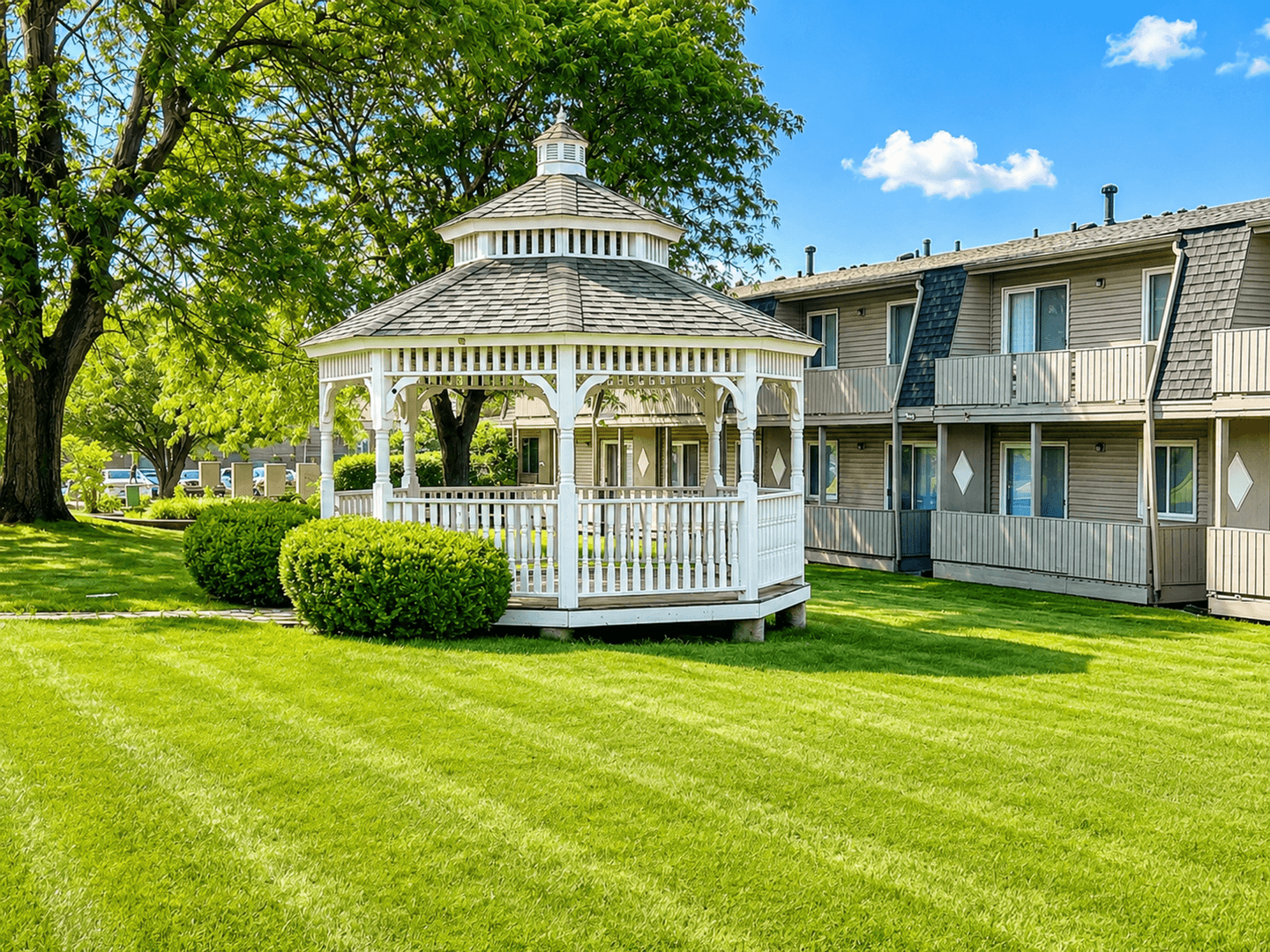 Oak Forest Apartment: 15928-38 S LeClaire Ave.