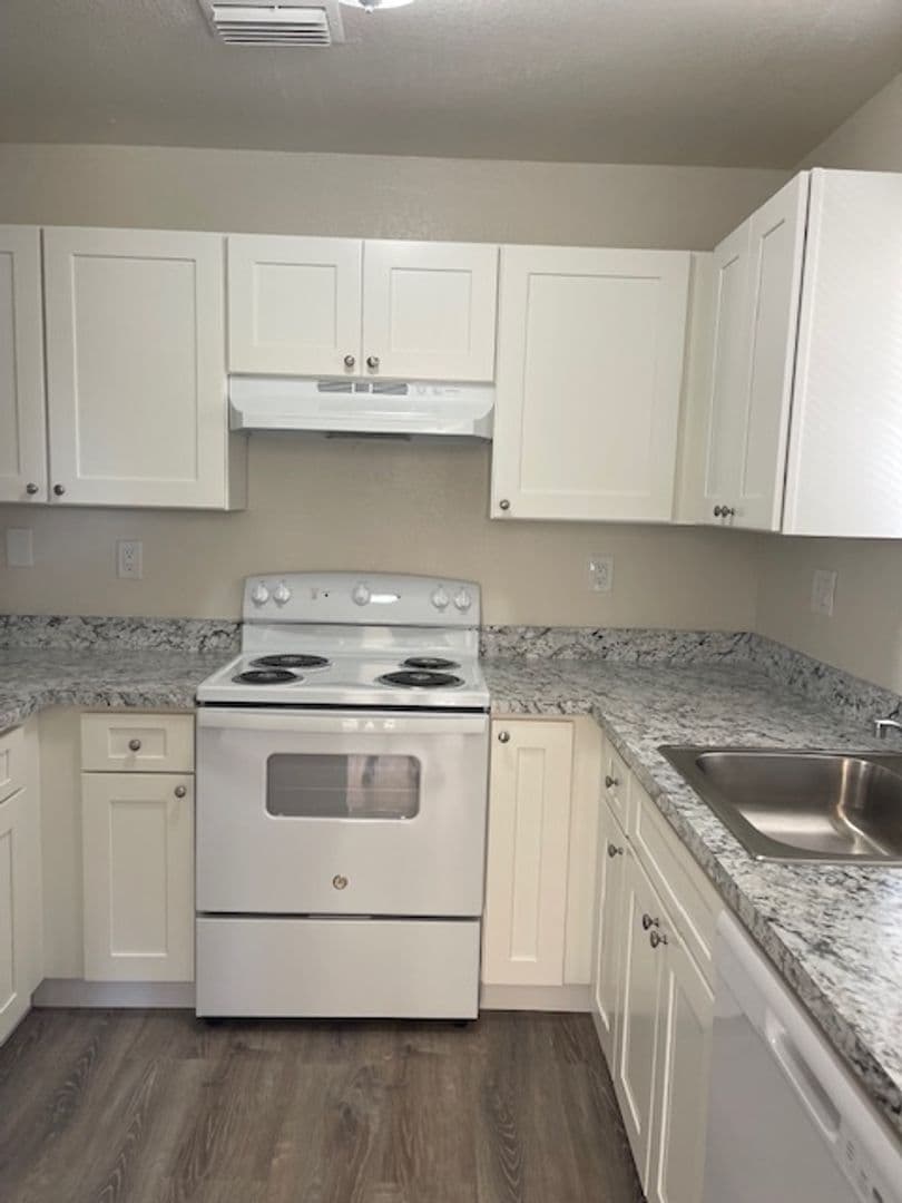West Palm Beach Apartment: Laurel Way/Ceylon Court