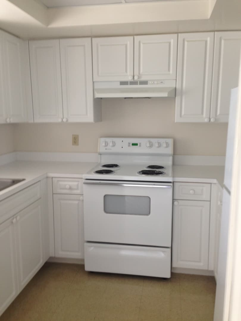 Palm Springs Apartment: 220 Henthorne Drive