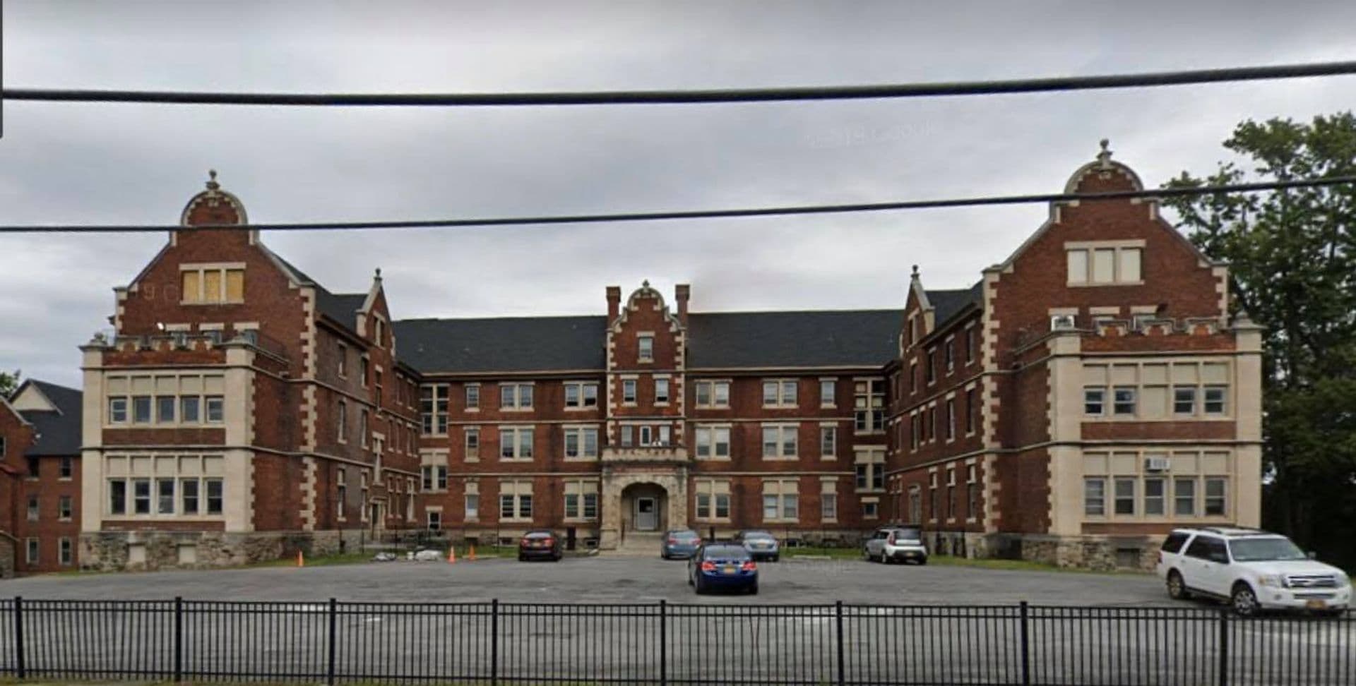 Utica Apartment: 1506-08 Whitesboro St