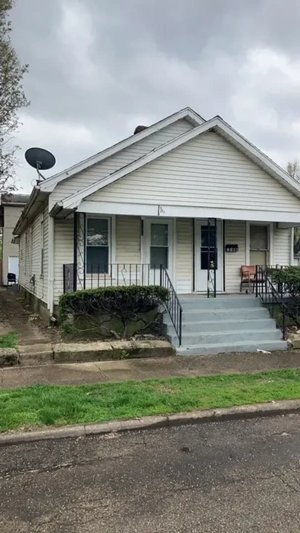 Middletown Apartment: 2100-2102 Wayne Ave