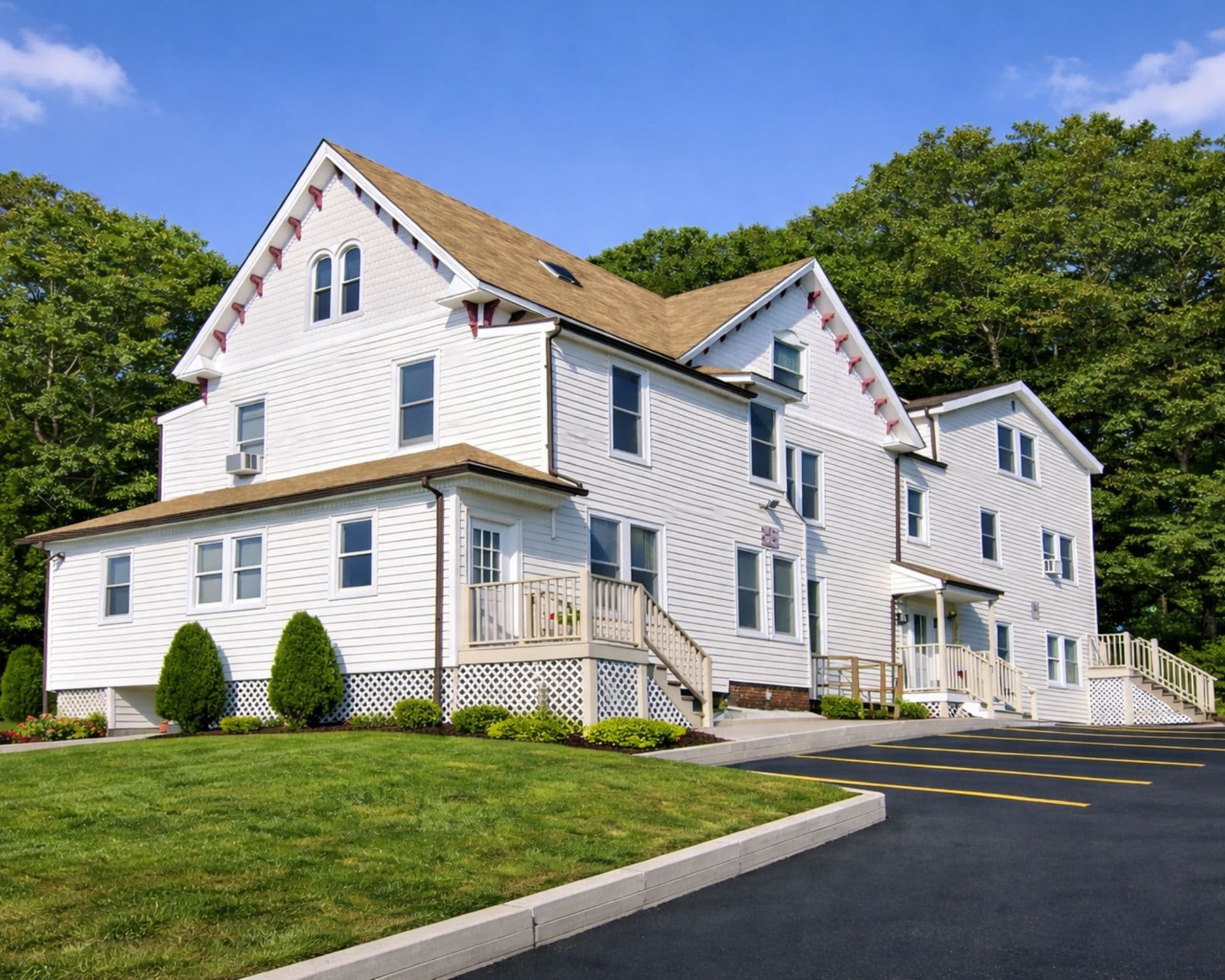 New London Apartment: 461 Williams St