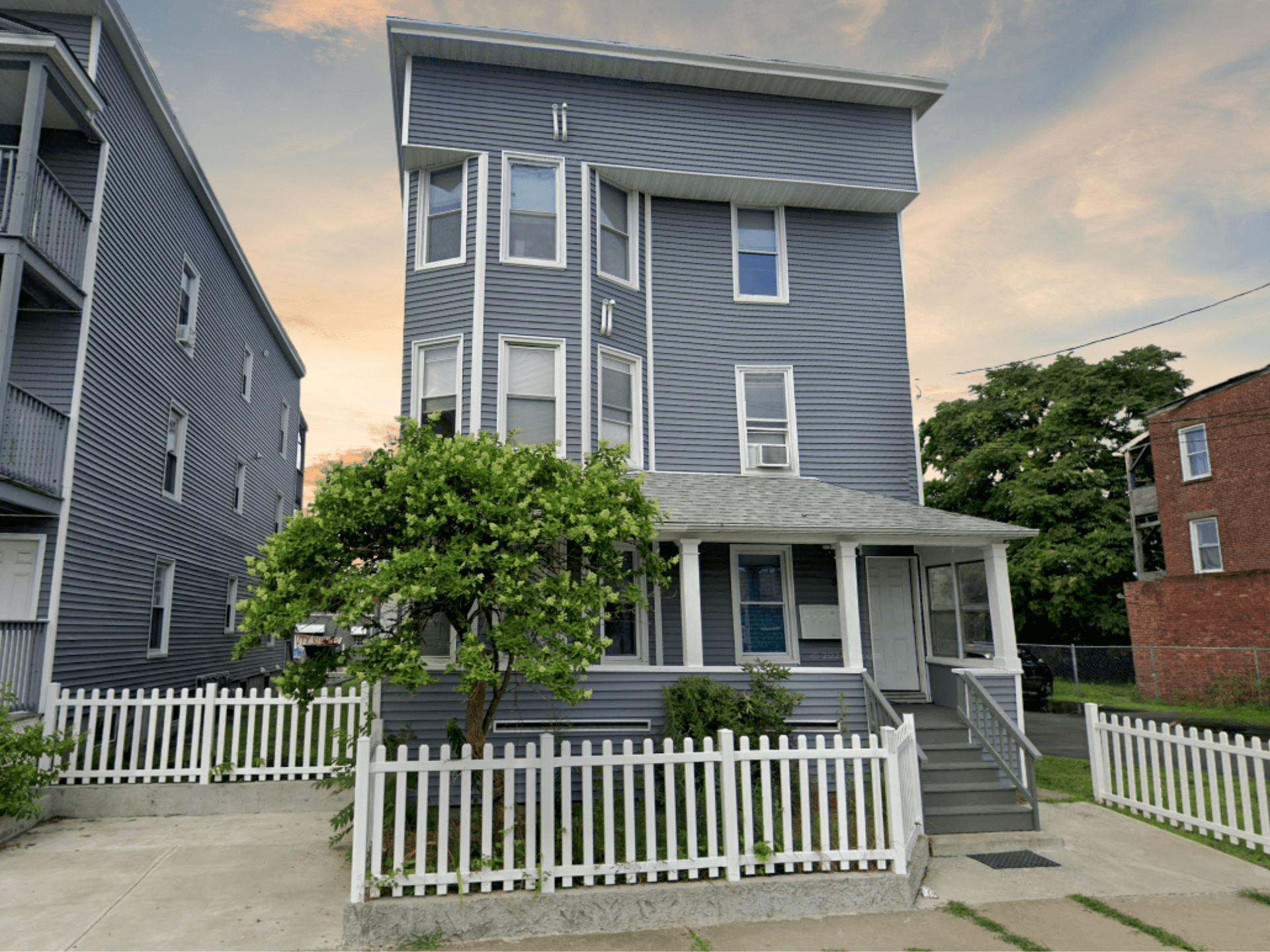 Bridgeport Apartment: 141 Andover St