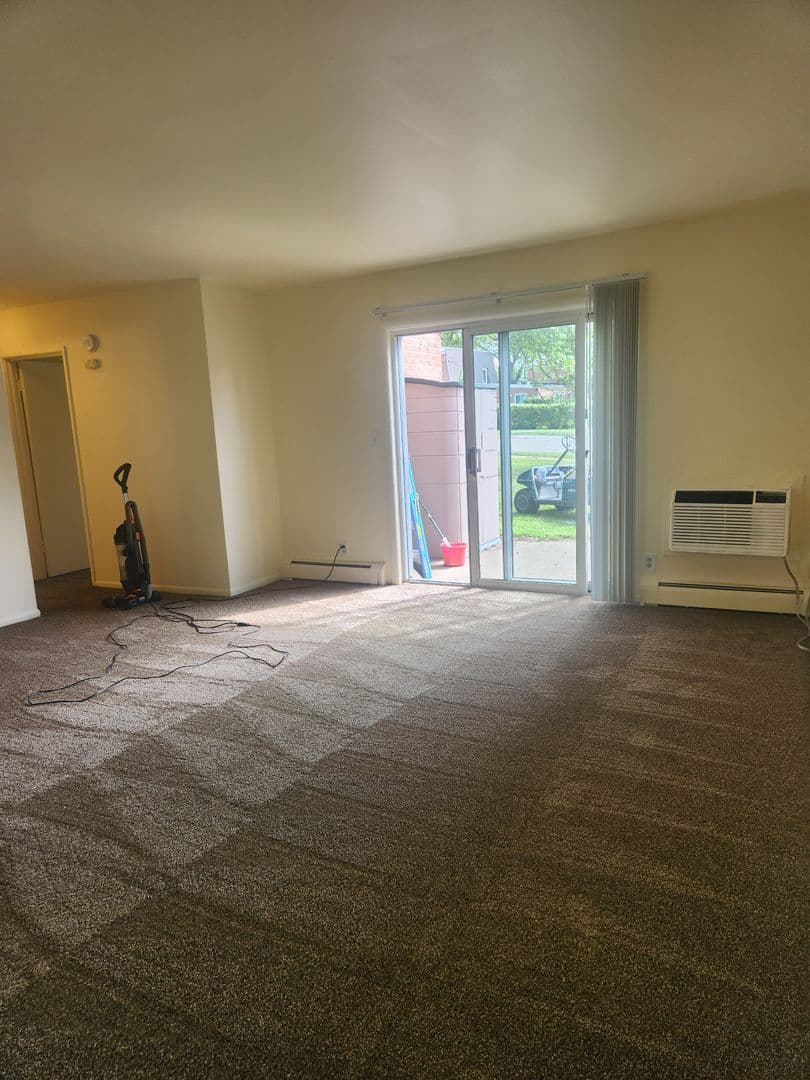 Rockford Apartment: 444 Gramercy Drive